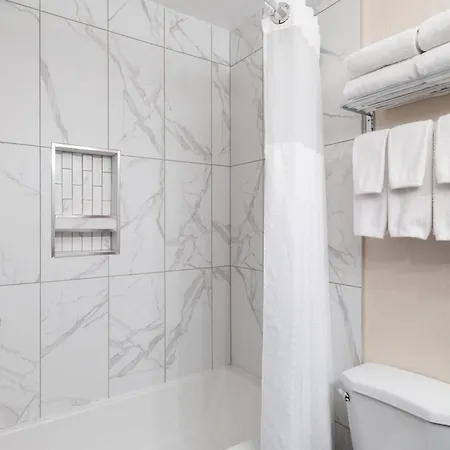Ramada By Wyndham Saskatoon-3