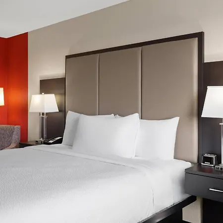 Ramada By Wyndham Saskatoon-3