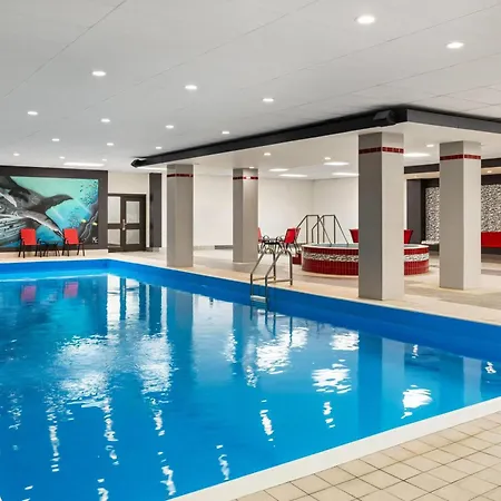 Ramada By Wyndham Saskatoon-2