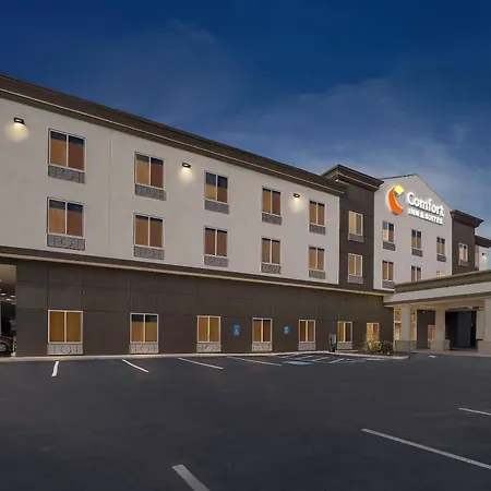 Comfort Inn & Suites Plainville-Foxboro-2