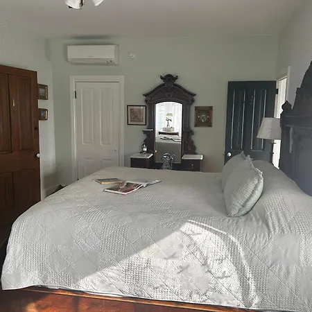 Beauclaires Bed & Breakfast-3