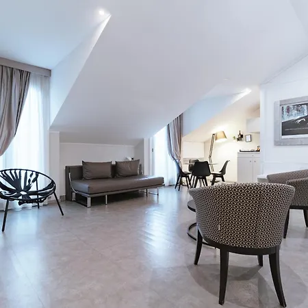 Montenapoleone Suites-3