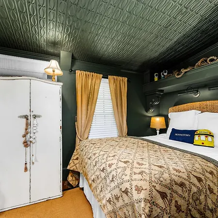 The Gaslamp Bed And Breakfast-2