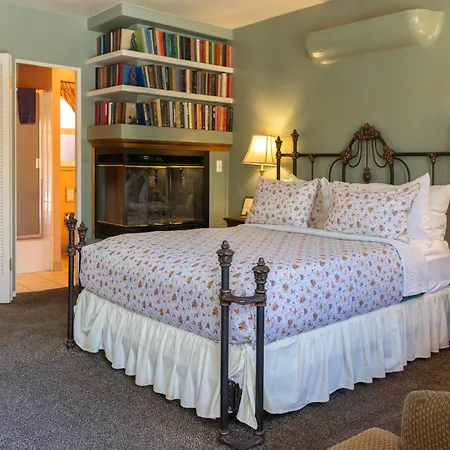 Coyote Inn - 21 And Over - A Town & Desert Boutique Hotel-3