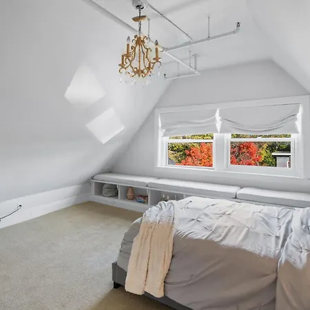 The New Victorian Mansion Bed & Breakfast-3