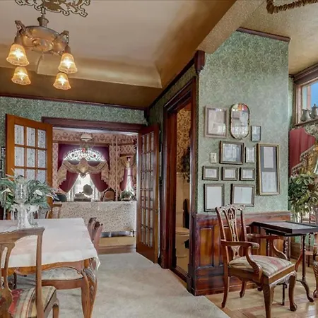 Schuster Mansion Bed & Breakfast-3