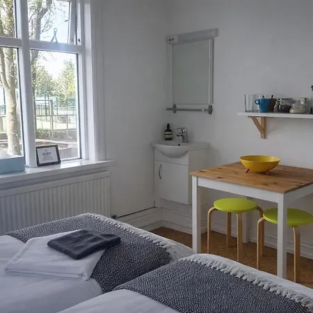 Refurinn Reykjavik Guesthouse-3