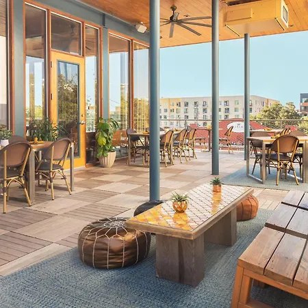 The Cabins At East Austin Hotel-2