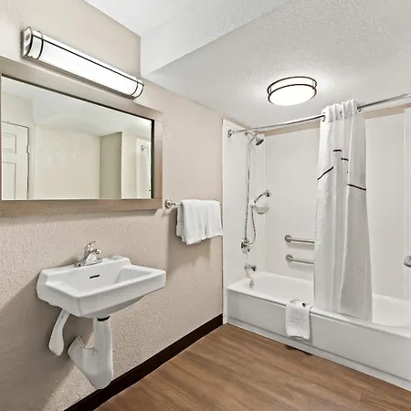 Red Roof Inn Plus+ & Suites Naples Downtown-5Th Ave S-2