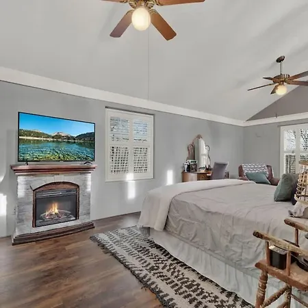 Texas Two Step Guesthouse-2