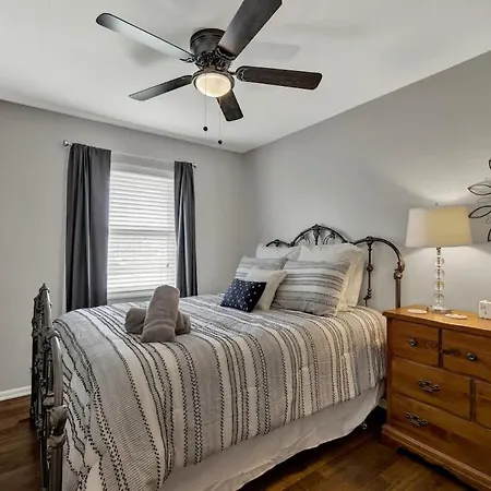 Cora Street Cottage-2