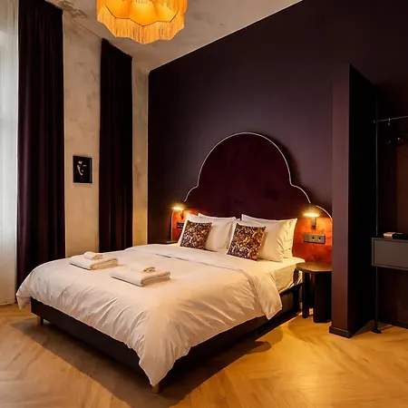Maroon & Moss Residence-3