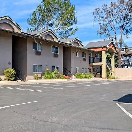 Olive Tree Inn & Suites, A Howard Johnson By Wyndham-2