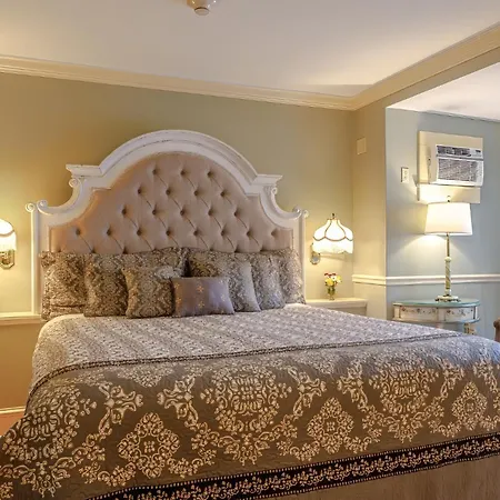 Mira Monte Inn & Suites-3