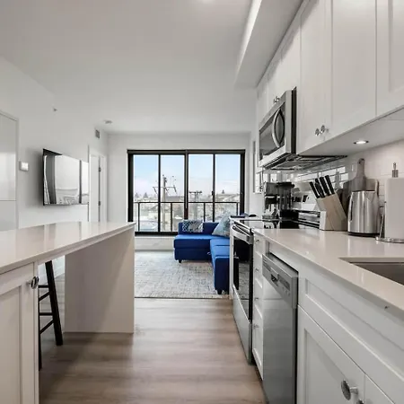 Exquisite 2 Bed Condo Near Dt Core Wfree Parking-2