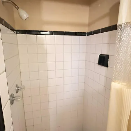 Sunshine Inn & Suite-3