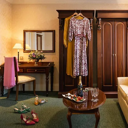 Arbutus Hotel-2