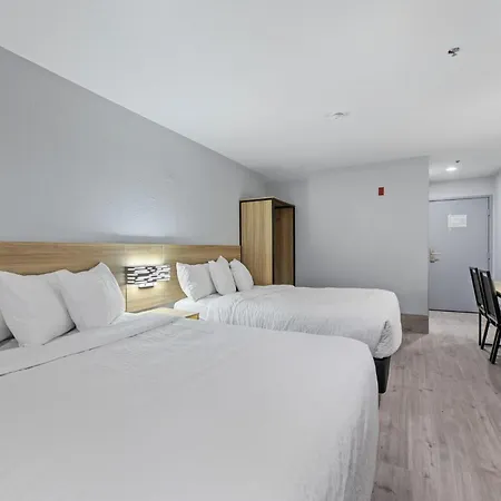 Day Inn By Wyndham San Antonio Downtown-3