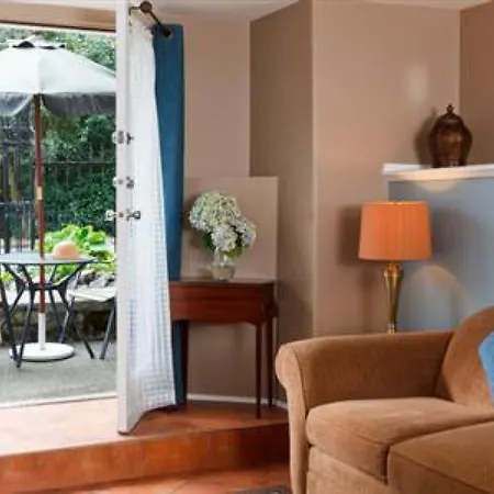 Abbeymoore Manor Bed & Breakfast Inn-3