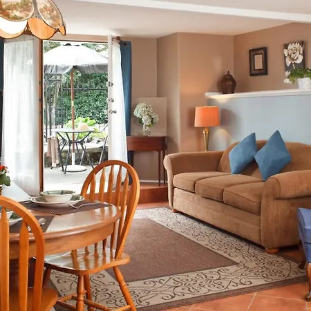 Abbeymoore Manor Bed & Breakfast Inn-2