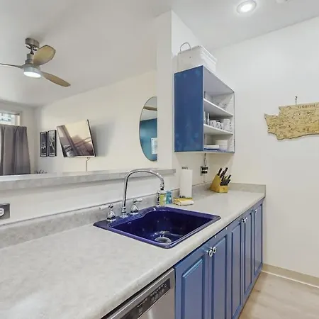 Sapphire Of Belltown Court-3