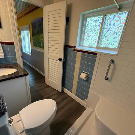 Sherwood Court Cottages & Guest Rooms-2