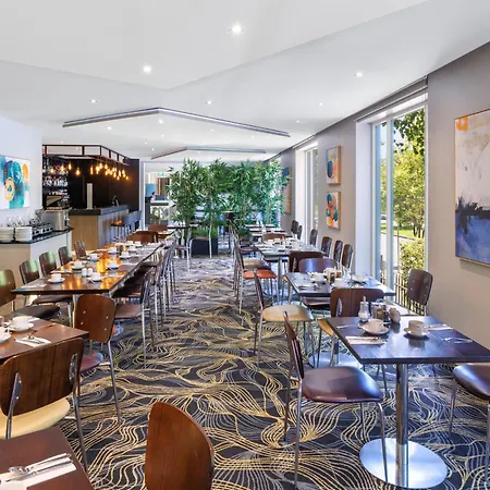 Best Western Plus Travel Inn-3