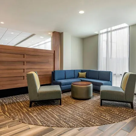Comfort Inn & Suites Pittsburgh-Northshore-2