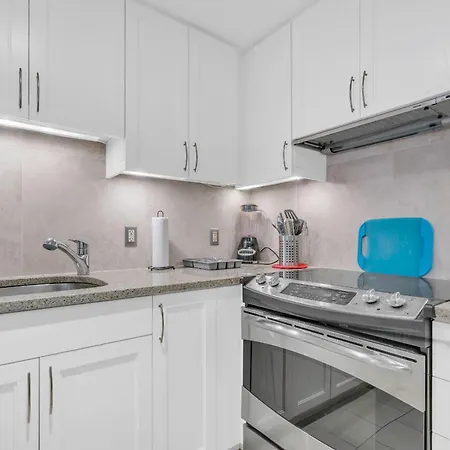 Heaven On Washington Fully Furnished Apartments-3