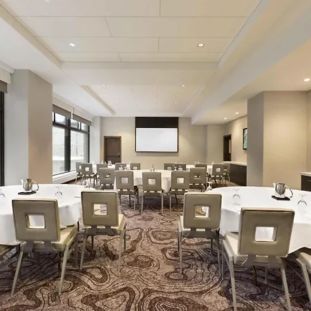 Embassy Suites By Hilton Minneapolis Downtown Hotel-3