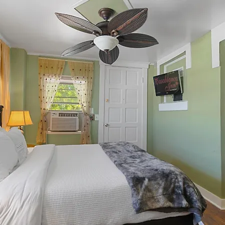 Casablanca Inn On The Bay- Exclusively For Guests 21 & Over-2