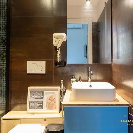 Imperium Vittorio Central Guesthouse - 4 Bdr, City Center, 100Mt To Train Station, Pvt Bathrooms, A-C-2