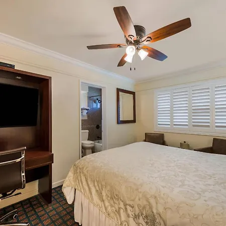 Clarion Collection Carmel Oaks Inn-3