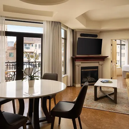 The Royal Kelowna - Bellstar Hotels & Resorts-2