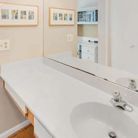 Scarborough Village - 245 Country Club Dr, Unit #608-3