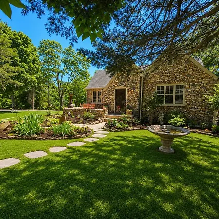 Rock Cottage Gardens B&B-3