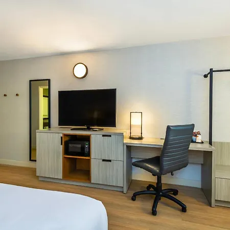 Comfort Inn Saskatoon Centre-3