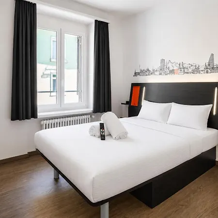Easyhotel Zuerich City Limmatplatz-3