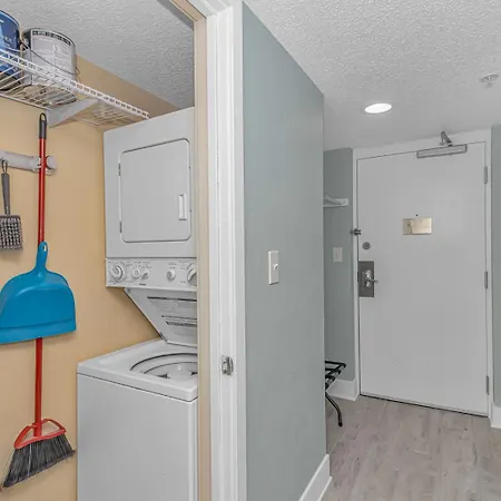 Immaculate! Beautifully Renovated Oceanfront 1 Bedroom Suite - Sleeps 4! - Roxanne Towers Unit 804-2