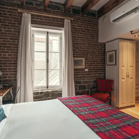 Auberge Place D'Armes-2