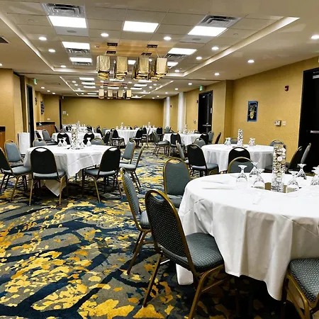 Holiday Inn Hotel & Suites Gateway By Ihg-3