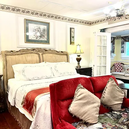 Barker House Suite 1,In The Heart Of Old-Town-2