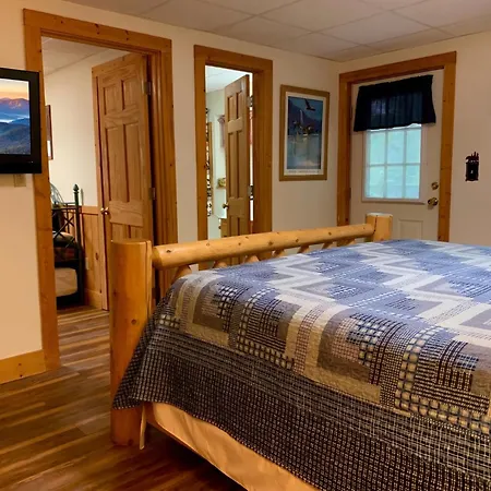 Er65 - Eagles Point - Great Location, Close To All The Action! Cabin-2