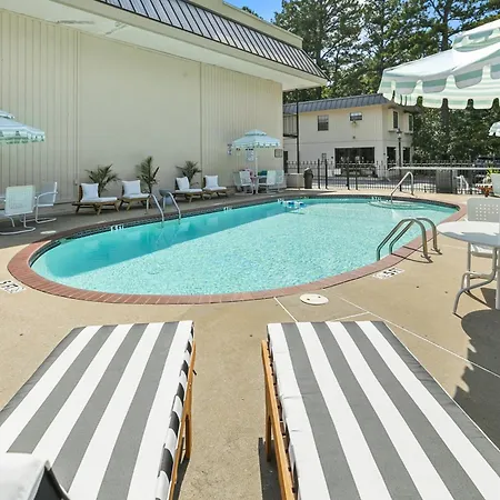 Candlewick Inn And Suites-3