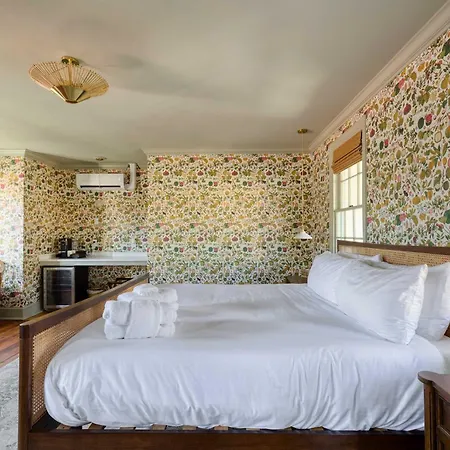 The Nicholas Veranda King Suite - Walk To King-2
