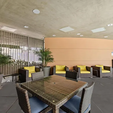 Hampton Inn & Suites Los Angeles/Hollywood, Ca-3