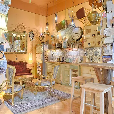 Lavender Circus Hostel, Doubles & Ensuites-3