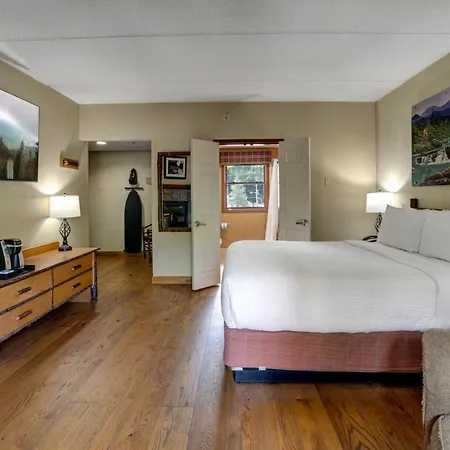 Bearskin Lodge On The River-3