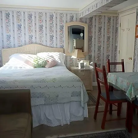 The Henry Collins Inn-2