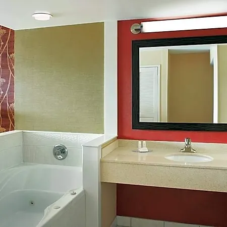 Courtyard By Marriott Niagara Falls-3